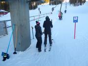 Hulp bij het instappen bij de sleeplift