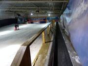 Transportbanden brengen de beginners naar de makkelijke pistes.