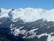 Uitzicht vanaf de overkant op het skigebied Kappl