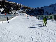 Oefenterrein met overdekte transportbanden in Ampriu