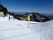 Piste-markering in het skigebied Garmisch-Classic