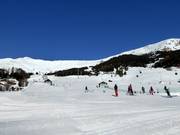 Oefenterrein met transportband in Fiss