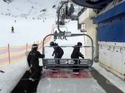 Hulp bij het instappen bij de stoeltjeslift