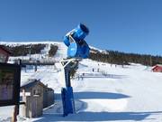 Krachtige sneeuwkanonnen in Stöten