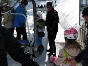 Er wordt bijzonder veel aandacht besteed aan kinderen.