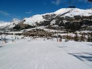 Gemakkelijke piste in het dalgebied