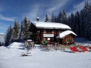Genussspecht-gastheer Quellbodenhütte op de Planai