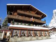 Hotel Blümlisalp aan de dalafdaling Grindel