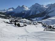 Inner-Arosa ligt direct aan de pistes