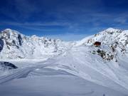 Start van de pistes bij het bergstation Diavolezza