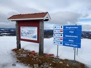 Pistekaart en bewegwijzering op de top