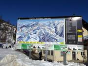 Pistekaart met actuele bedrijfsinformatie bij het dalstation van de Stümpflingbahn