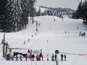 Makkelijke pistes met eigen liften zijn er ook op grotere hoogte, zoals hier bij Mont Lachat.