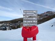 Pistebewegwijzering in het skigebied Sierra Nevada