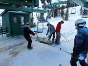 Hulp bij het instappen bij de stoeltjeslift