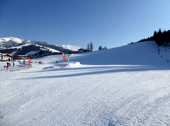 Uitzicht op de lichte piste bij de Schatzerlift