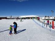 Oefenterrein met transportband in Vason