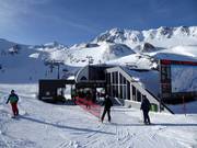 Zeblasbahn - 6-persoons hogesnelheidsstoeltjeslift (koppelbaar) met kap