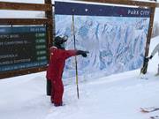 Personeel bij het pisteplan voor vragen