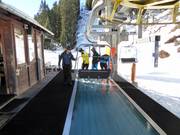 Bij de stoeltjeslift is het personeel altijd aanwezig.