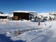 Korte transportband bij het bergstation van de Sonnenkopfbahn