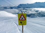 Ook als liften elkaar kruisen, wordt er gewaarschuwd.