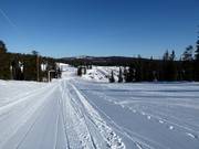 Oefenhelling met sleeplift Maston Aitio en een gemakkelijke piste