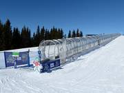 Frontyard B - Overdekt(e) transportband/Moving Carpet