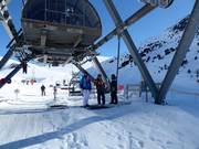 Hulp bij het instappen bij de stoeltjeslift