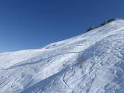 Diepsneeuwpistes onder de Piz Mundaun