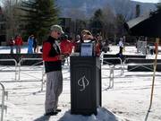 Het personeel staat bij de ingang klaar voor vragen.