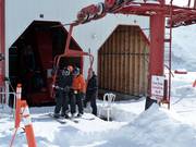 Bij het instappen worden de gasten altijd geholpen.