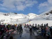 Afsluiting van de skidag op het zonneterras