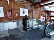 De toegangen tot de liften worden geveegd.