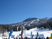 Uitzicht vanaf het dorp op het skigebied Panorama