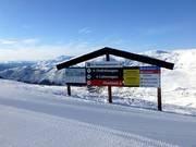 Uitgebreid informatiebord bij de Myrkdalsekspressen