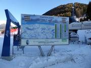 Groot informatiebord in Temù