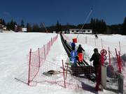 Lange transportband in het Ski center Malina