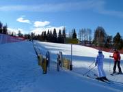 Oefenterrein met transportband in Serrada