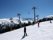 Stoeltjesliften Mosta en Plato kruisen elkaar