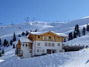 Midden in het skigebied bevindt zich de skihut Rettenstein