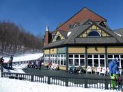 Het zonneterras bij het Sliders Restaurant