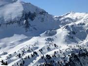 Pistes bij de Zehnerkar vanuit het tegenoverliggende hellingperspectief