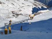 Krachtige besneeuwingsinstallaties op de gletsjer