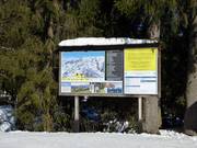 Pistekaart met actuele bedrijfsinformatie bij het dalstation van de Kurvenlift