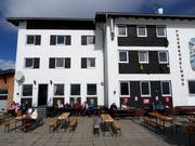 Après-ski op het zonneterras bij het Feuerkogelhaus