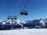 Schneekarbahn - 6-persoons hogesnelheidsstoeltjeslift (koppelbaar) met kap