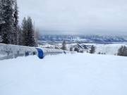 Oefenhelling met transportband bij het bergstation