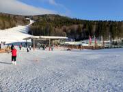 Makkelijke piste met transportband in het Fichtl Kids Park
