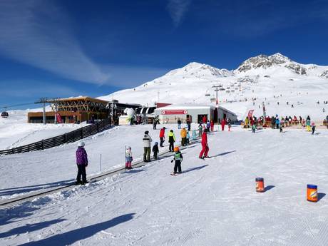 Familieskigebieden Engadin – Gezinnen en kinderen Scuol – Motta Naluns